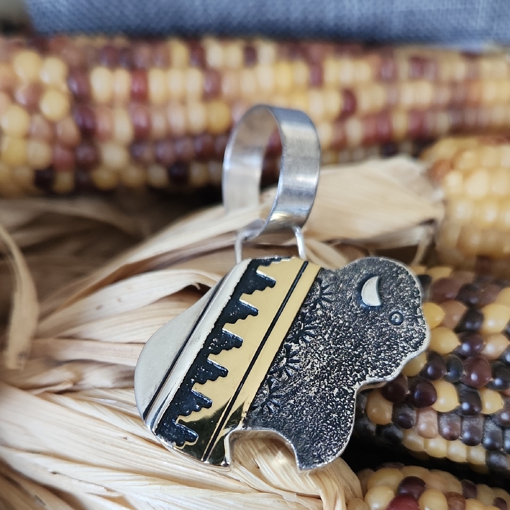 Gorgeous Native American Navajo Vintage Buffalo Pendant By Tommy Singer 🩶🦬💛